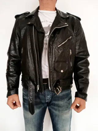 Chupa de cuero heavy rock. L.  Medidas indicadas.