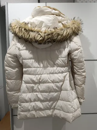 Plumífero Zara Beige con Capucha y Pelo
