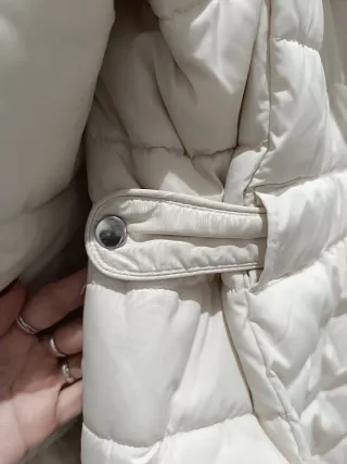 Plumífero Zara Beige con Capucha y Pelo