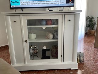 Mueble de salón: aparador, vitrina, mesas