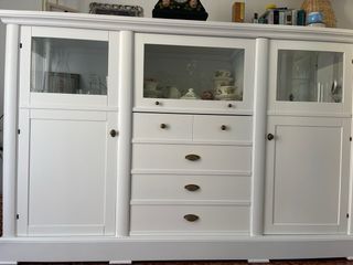 Mueble de salón: aparador, vitrina, mesas