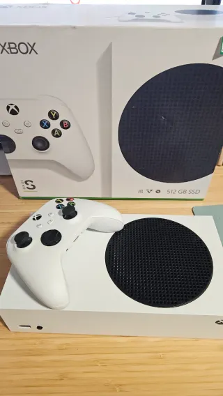 Xbox Series S 512GB + 2 Mandos Blancos. Impecable