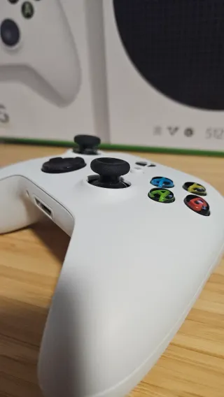 Xbox Series S 512GB + 2 Mandos Blancos. Impecable