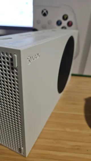 Xbox Series S 512GB + 2 Mandos Blancos. Impecable