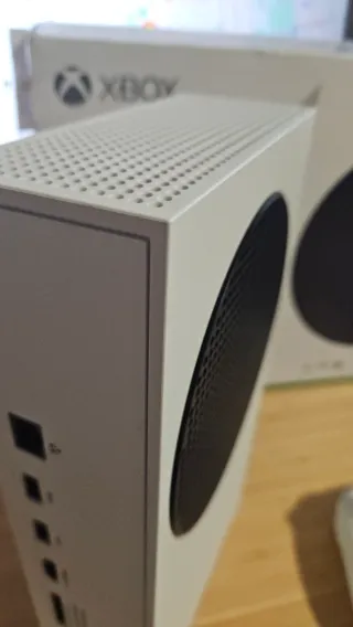 Xbox Series S 512GB + 2 Mandos Blancos. Impecable