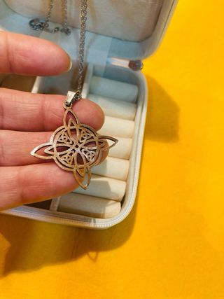 Colgante Acero nudo bruja y Joyero