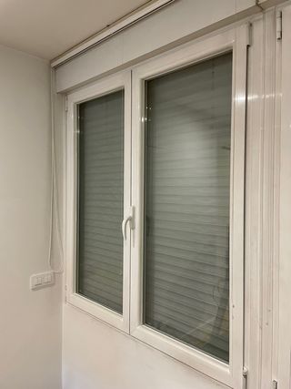 3 Ventanas aluminio con persianas seguridad motor.