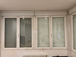 3 Ventanas aluminio con persianas seguridad motor.