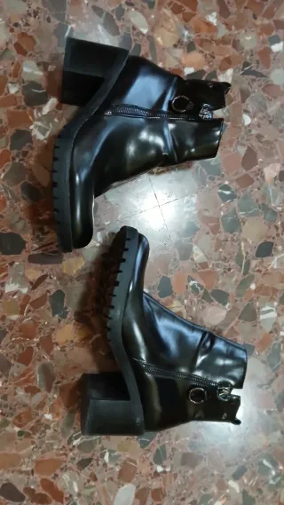 Botín Mustang Negro Tacón