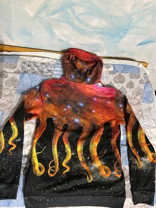 Felpa con stampa galassia e polpo