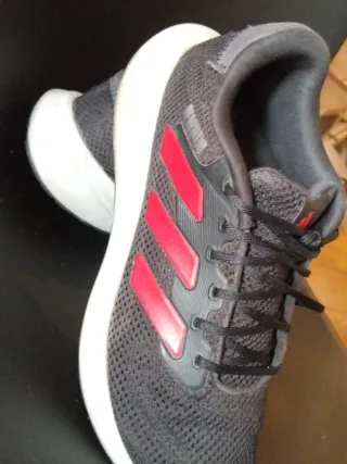 Zapatillas Adidas Negras y Rojas