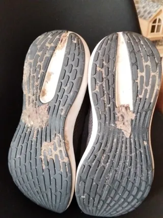 Zapatillas Adidas Negras y Rojas