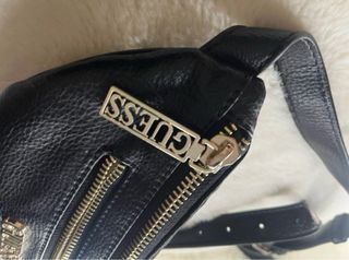 Bolso riñonera Guess
