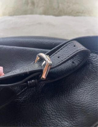 Bolso riñonera Guess