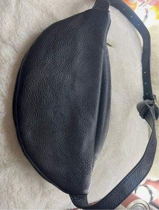 Bolso riñonera Guess