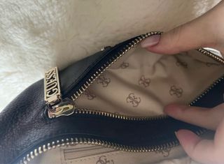 Bolso riñonera Guess