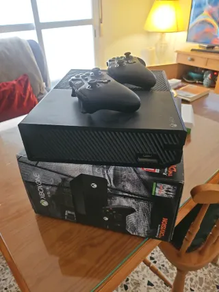 Xbox One con 2 mandos y 2 juegos