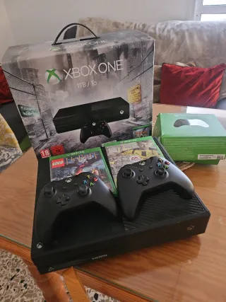 Xbox One con 2 mandos y 2 juegos