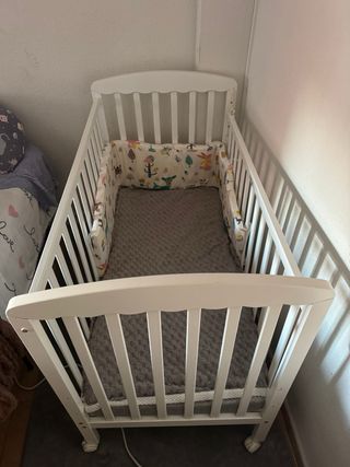 Cuna bebé IKEA blanca con colchon NO HAGO ENVIOS