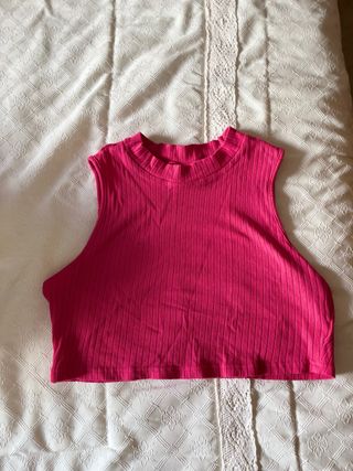 Top rosa de canalé sin mangas
