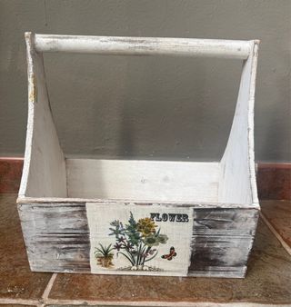 Cesta de madera decorada