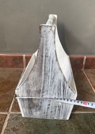 Cesta de madera decorada