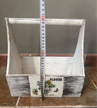 Cesta de madera decorada