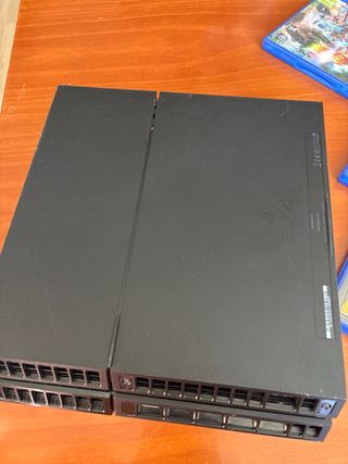 PS4 con 3 mandos y 6 juegos Precio negociable