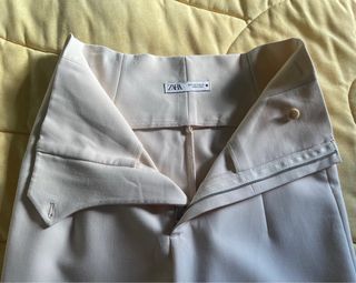 Pantalón beige de chica