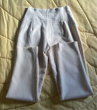 Pantalón beige de chica