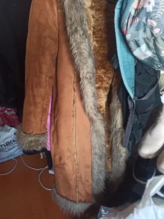 Abrigo de felpa marrón claro