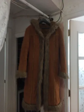 Abrigo de felpa marrón claro