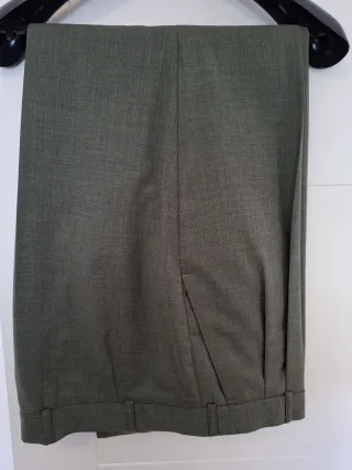 Traje de hombre verde oscuro