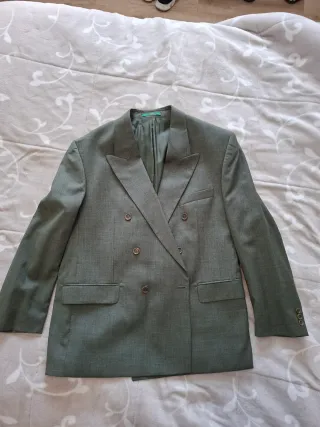 Traje de hombre verde oscuro