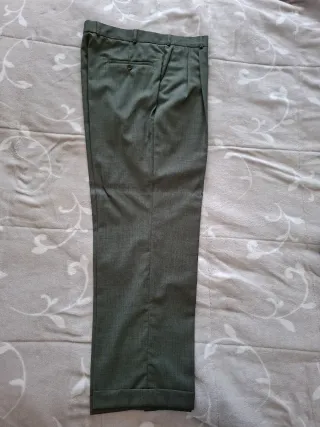 Traje de hombre verde oscuro