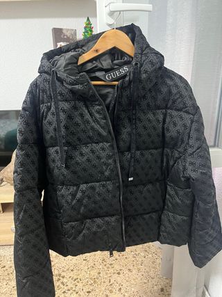 Chaqueta Guess Negra Invierno