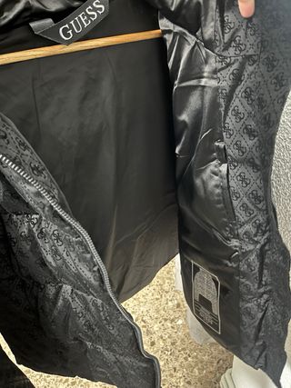 Chaqueta Guess Negra Invierno