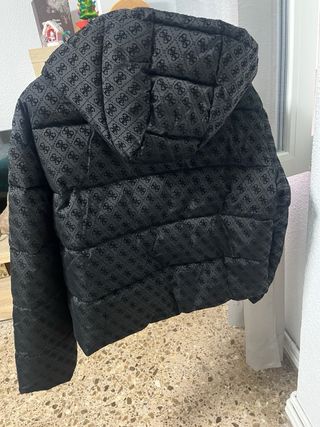 Chaqueta Guess Negra Invierno