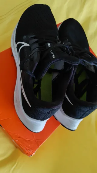 Nike Pegasus 38 Negro/Blanco