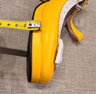 Zapatos Mary Jane Vintage Blancos y Amarillos