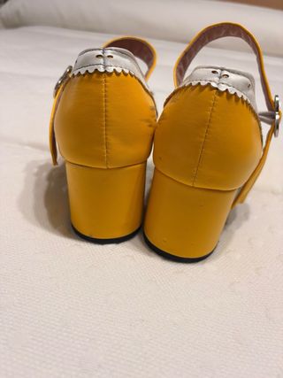 Zapatos Mary Jane Vintage Blancos y Amarillos