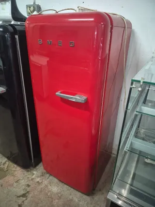 Congelador Smeg Rojo