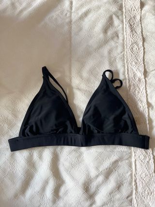Bikini de triángulo negro