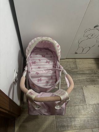 Carrito de bebé de juguete rosa