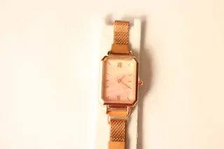 Reloj mujer imán oro rosa.