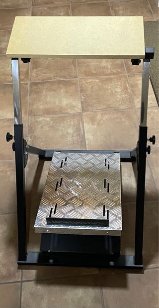 Soporte Volante y Pedales Gaming