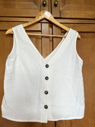 Chaleco blanco con botones