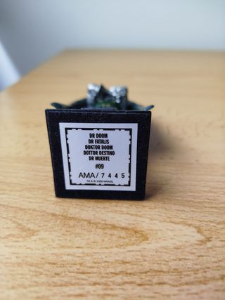 Figura Dr Doom Eaglemoss Marvel