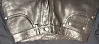 Pantalón de piel negro