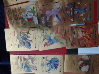 Álbum y cartas Pokémon doradas